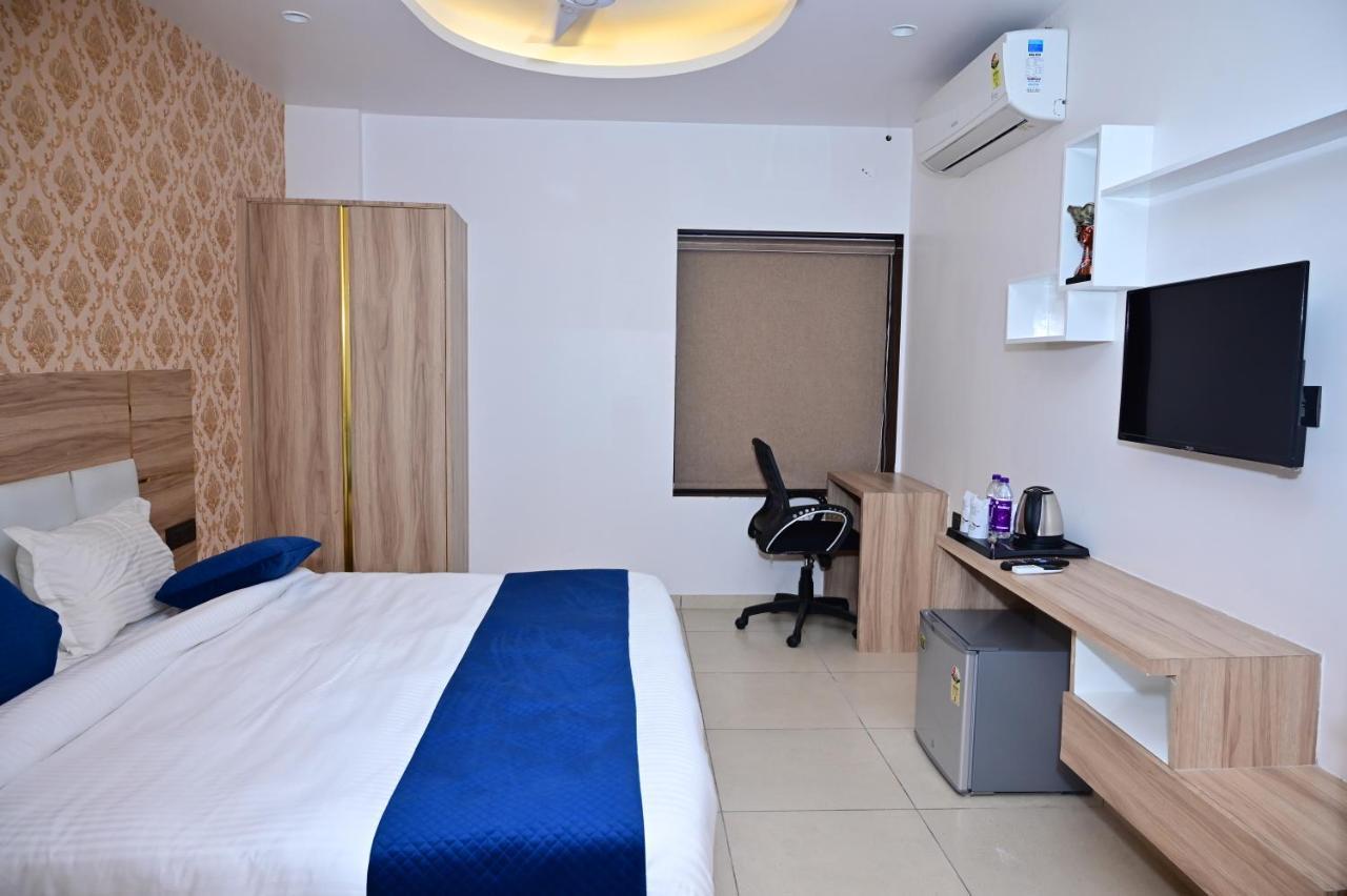 The Dwelling Inn Greater Noida Exterior photo