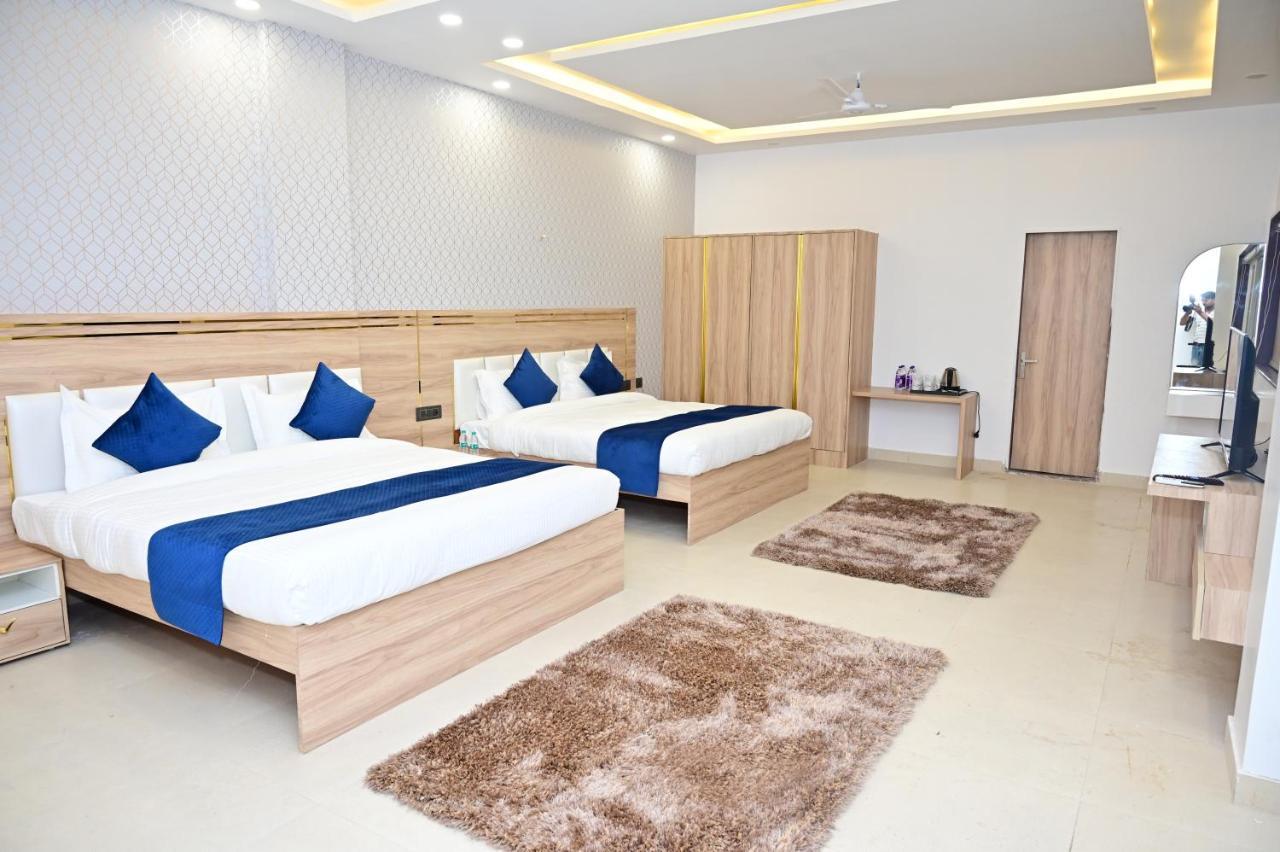 The Dwelling Inn Greater Noida Exterior photo