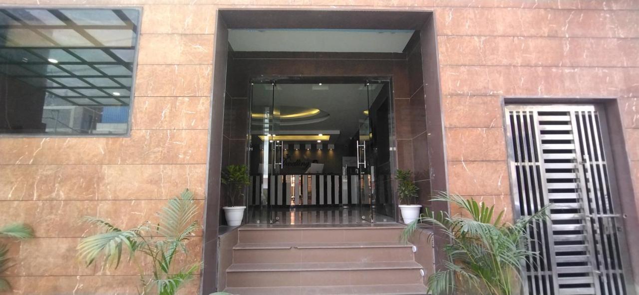 The Dwelling Inn Greater Noida Exterior photo