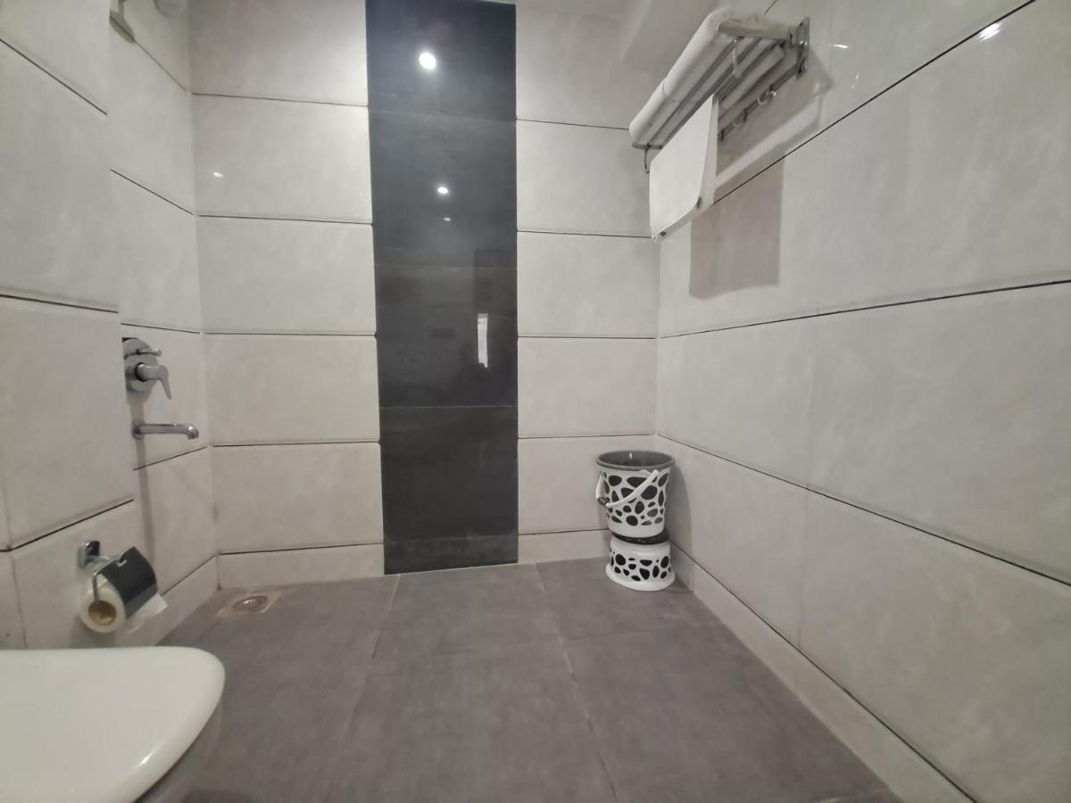 The Dwelling Inn Greater Noida Exterior photo
